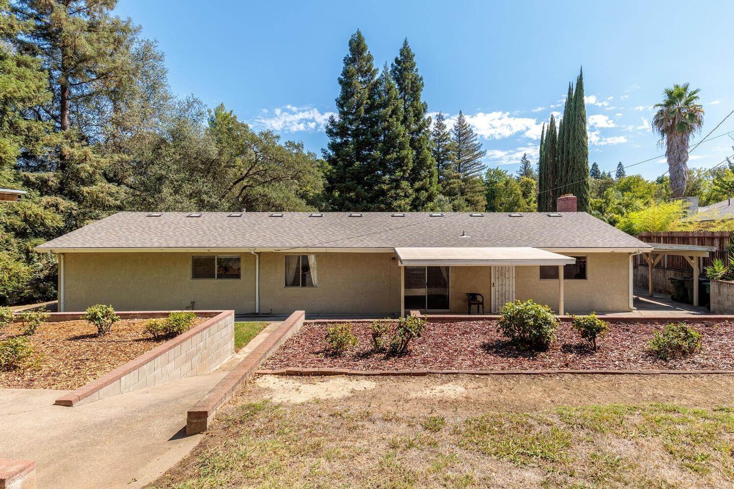 6. Single Family Homes for Active at 3727 Casa Loma Way Carmichael, California 95608 United States