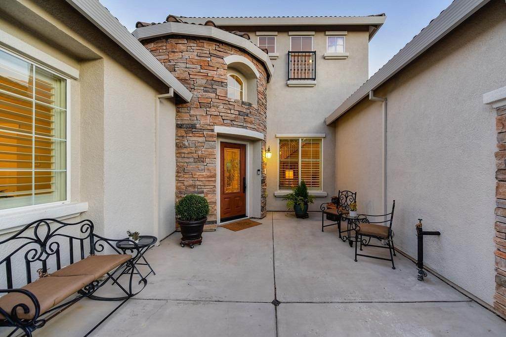 7. Single Family Homes for Active at 628 Alpine Hill Court El Dorado Hills, California 95762 United States