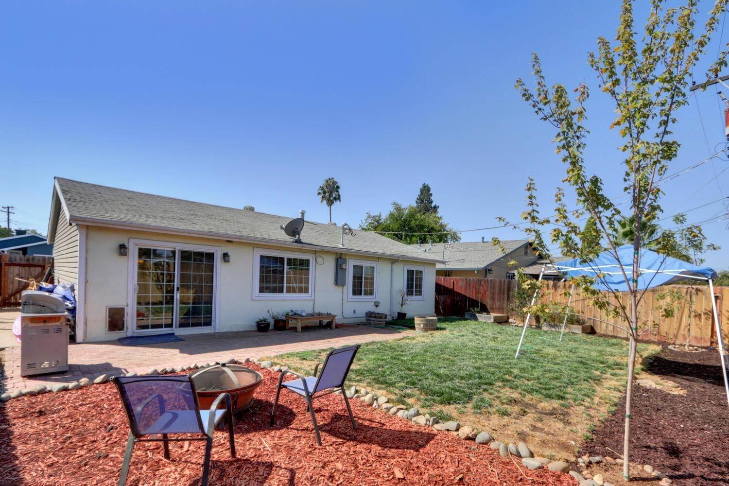 27. Single Family Homes for Active at 5637 Sapunor Way Carmichael, California 95608 United States