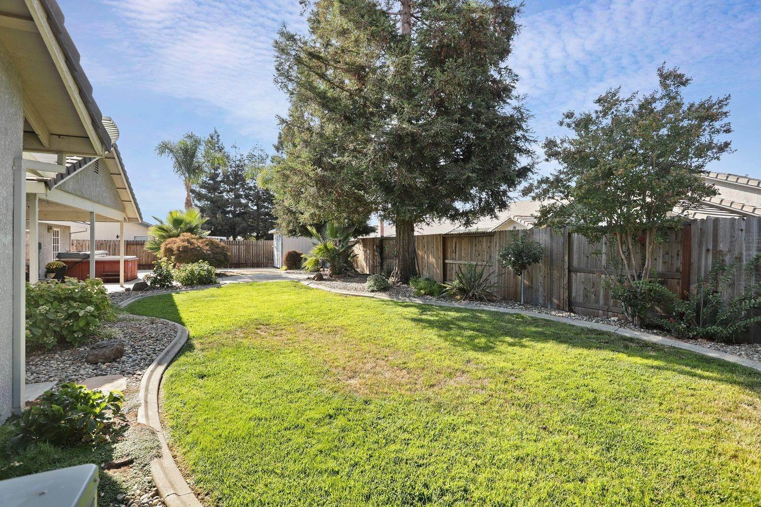26. Single Family Homes for Active at 733 Lake Canyon Avenue Galt, California 95632 United States