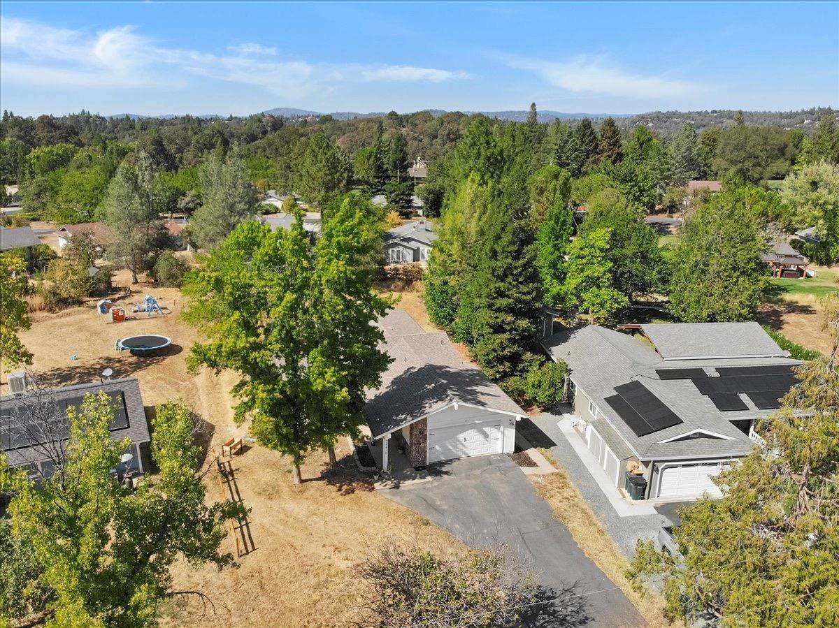 19. Single Family Homes for Active at 24420 Camelia Way Auburn, California 95602 United States