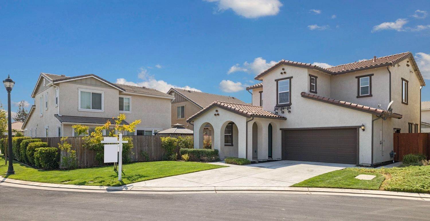 7. Single Family Homes for Active at 1213 Barbera Court Lodi, California 95242 United States