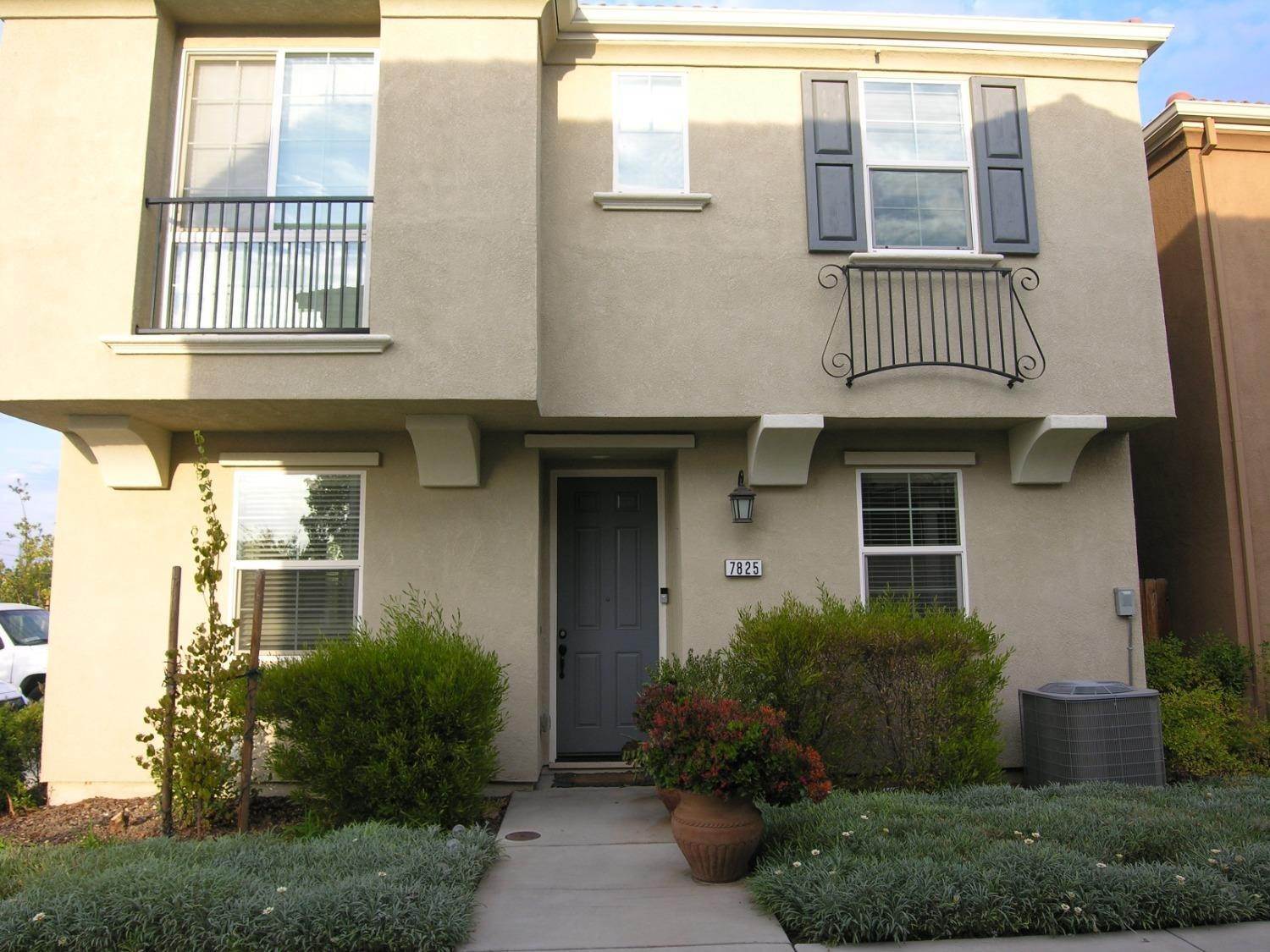 1. Single Family Homes for Active at 7825 Acorri Walk Sacramento, California 95823 United States