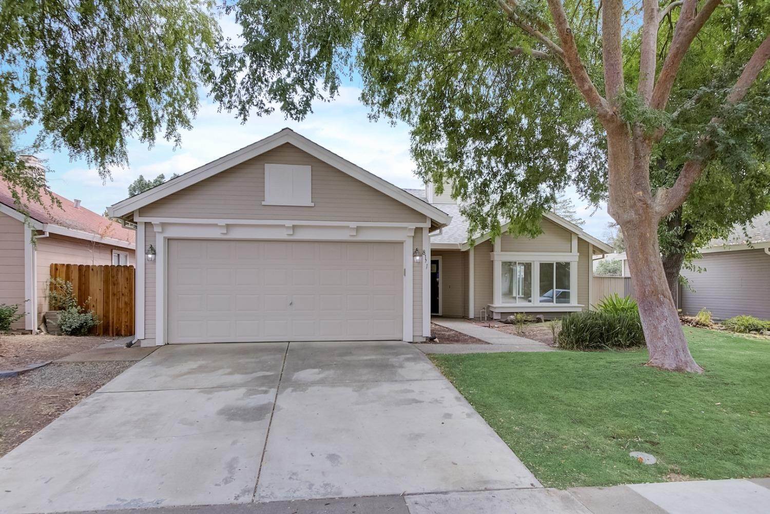 11. Single Family Homes for Active at 8171 Derby Park Court Sacramento, California 95828 United States