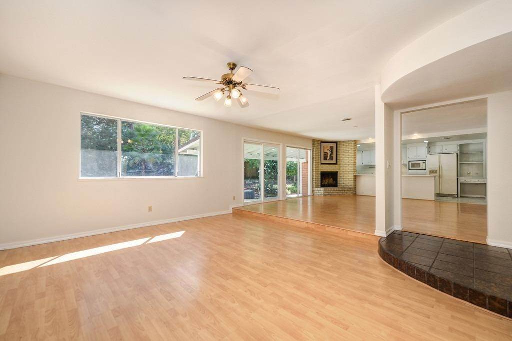 5. Single Family Homes for Active at 5206 Ridgegate Way Fair Oaks, California 95628 United States