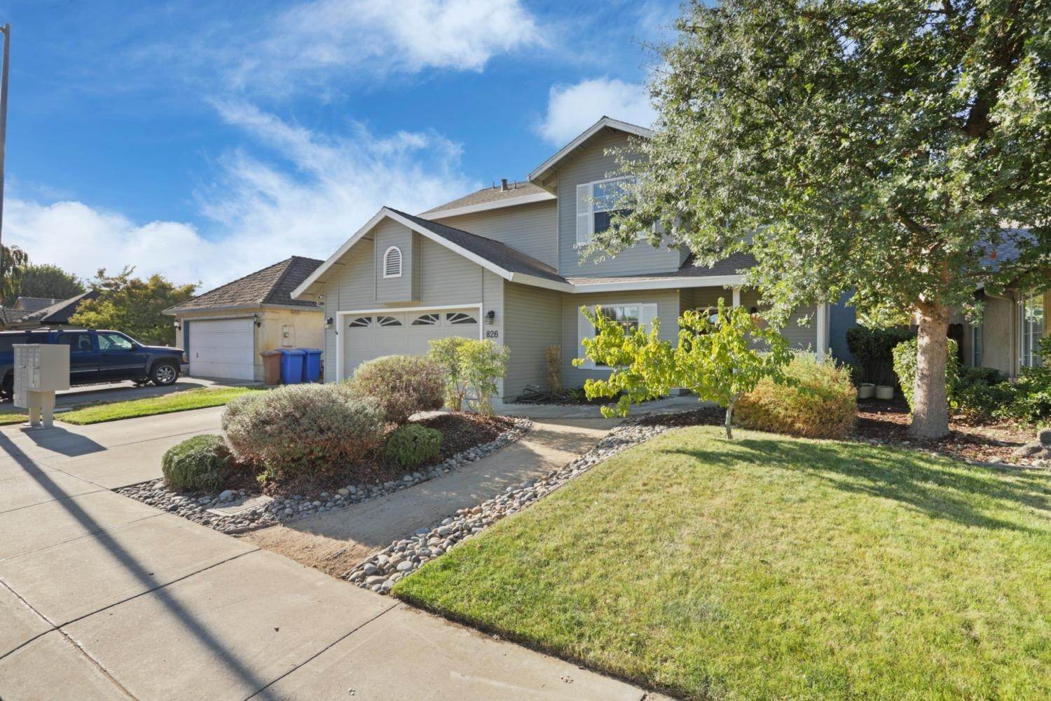 4. Single Family Homes 为 销售 在 826 E Augusta Street Woodbridge, 加利福尼亚州 95258 美国