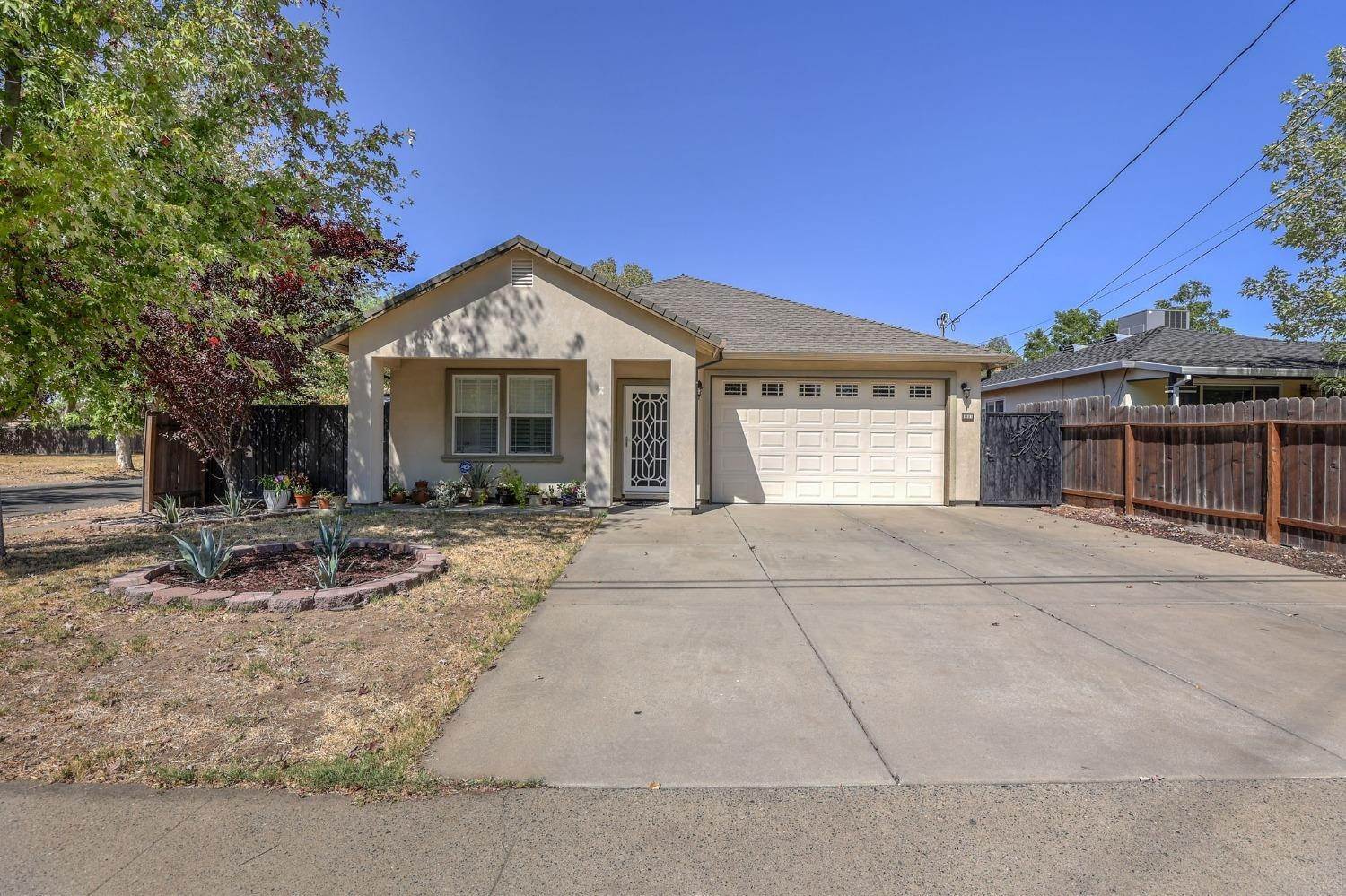 Single Family Homes for Active at 6901 18th Avenue Sacramento, California 95820 United States