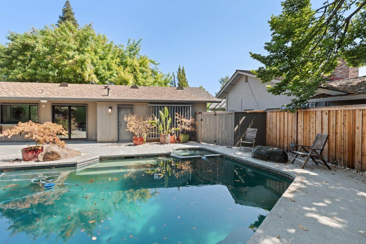 37. Single Family Homes for Active at 841 Lake Oak Court Sacramento, California 95864 United States