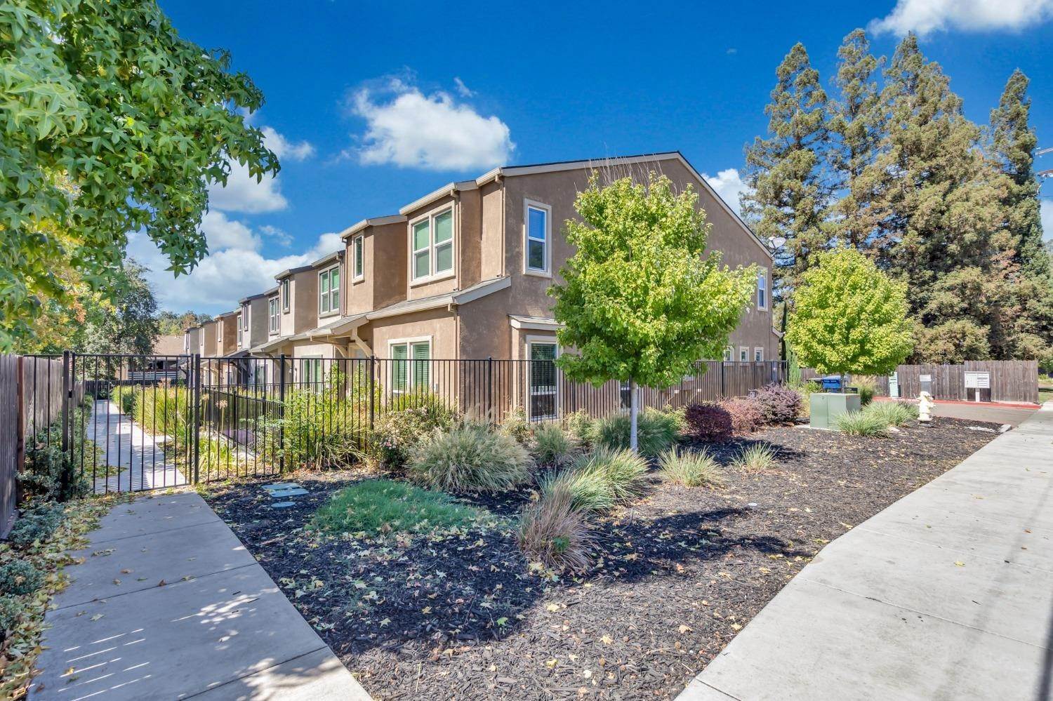 4. Single Family Homes for Active at 5425 College Oak Drive Sacramento, California 95841 United States