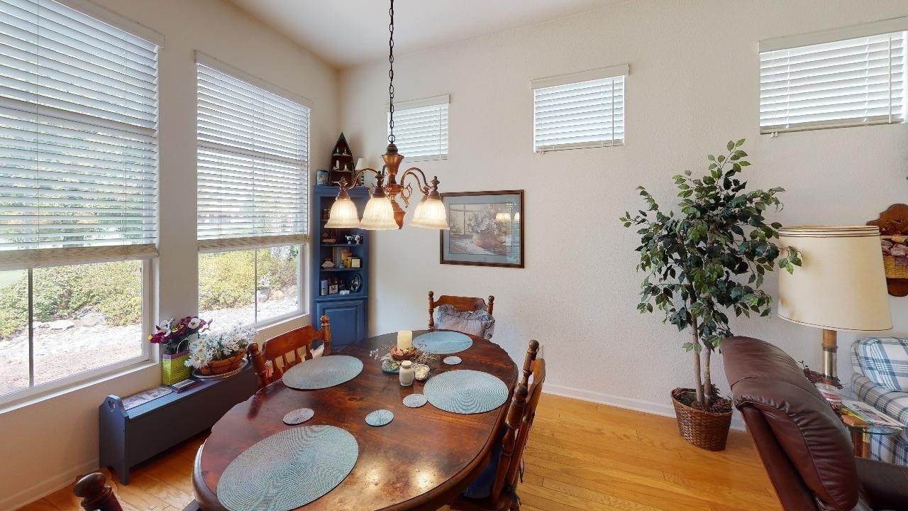 27. Single Family Homes for Active at 7417 Pineschi Place Roseville, California 95747 United States