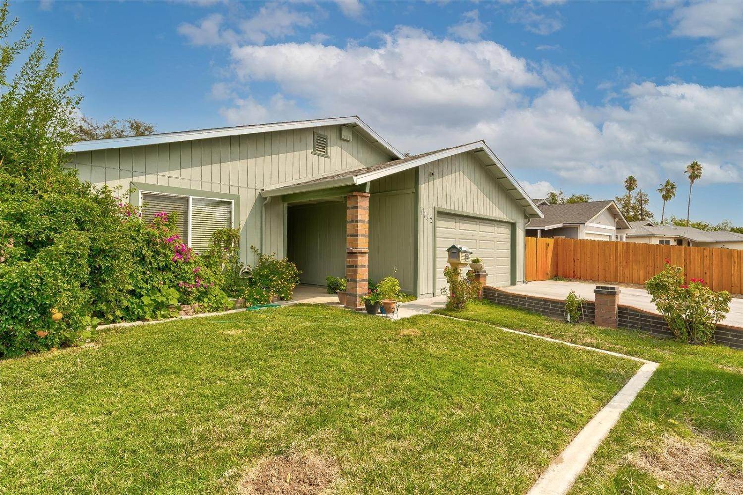 2. Single Family Homes for Active at 7752 Rudyard Circle Antelope, California 95843 United States