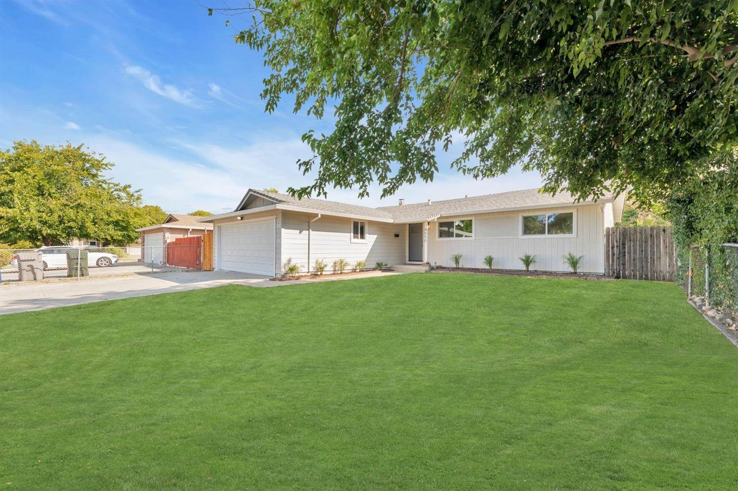 3. Single Family Homes for Active at 4550 Cedarwood Way Sacramento, California 95823 United States