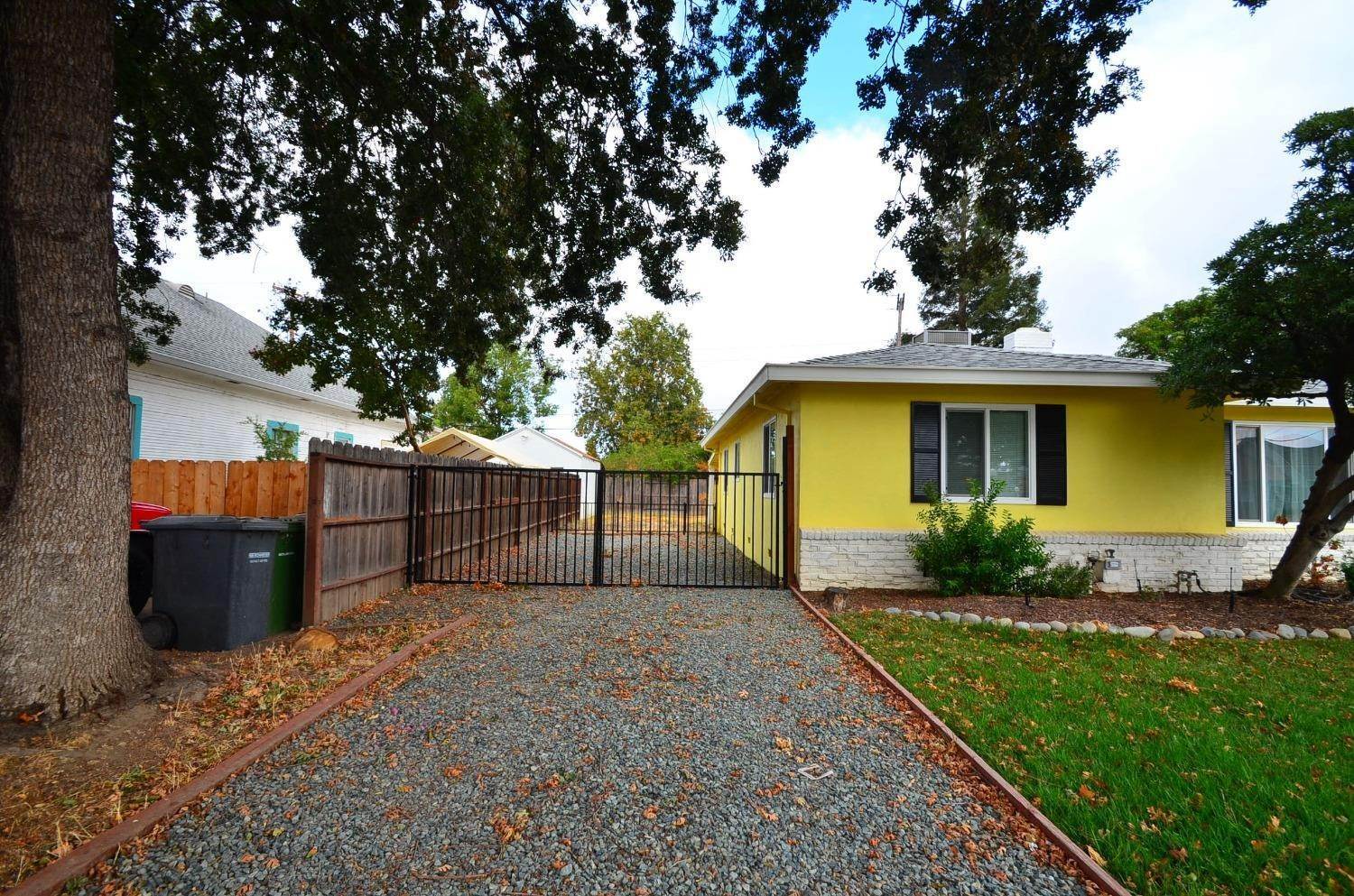 4. Single Family Homes for Active at 501 Forrest Lodi, California 95240 United States