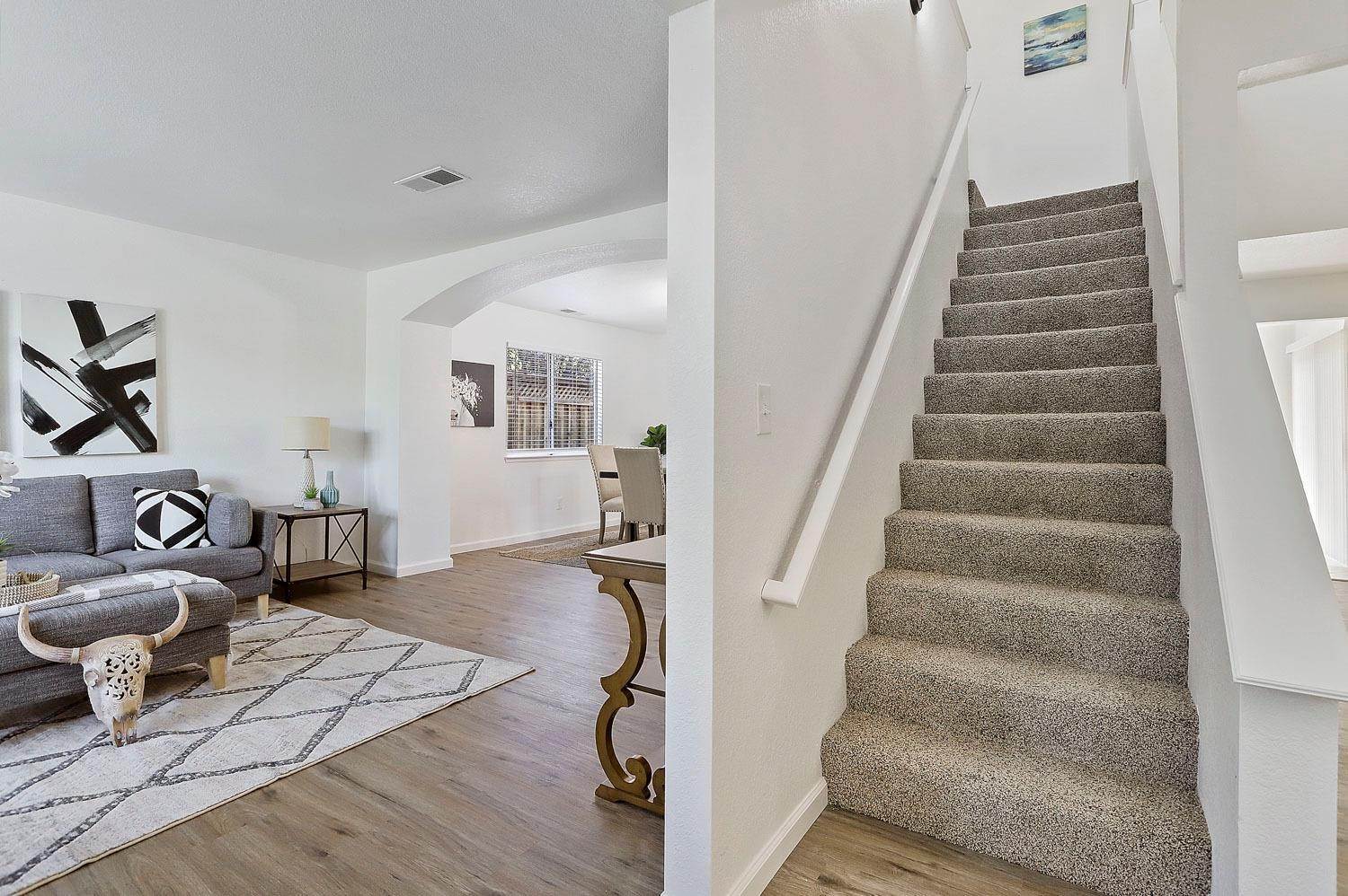 27. Single Family Homes for Active at 2125 Holder Lane Tracy, California 95377 United States