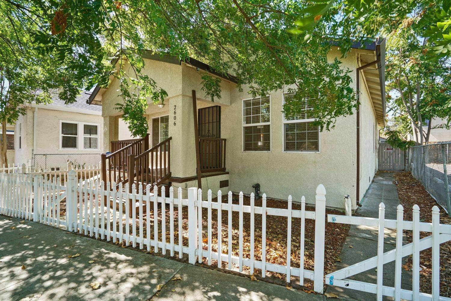 2. Single Family Homes for Active at 2606 Franklin Boulevard Sacramento, California 95818 United States