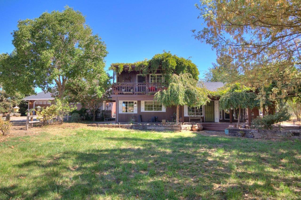 Single Family Homes 为 销售 在 10607 Limestone Drive Wallace, 加利福尼亚州 95254 美国