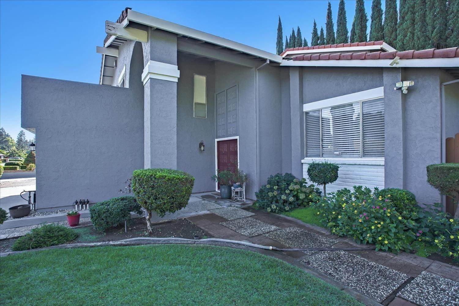 Single Family Homes for Active at 35 Shady River Circle Sacramento, California 95831 United States