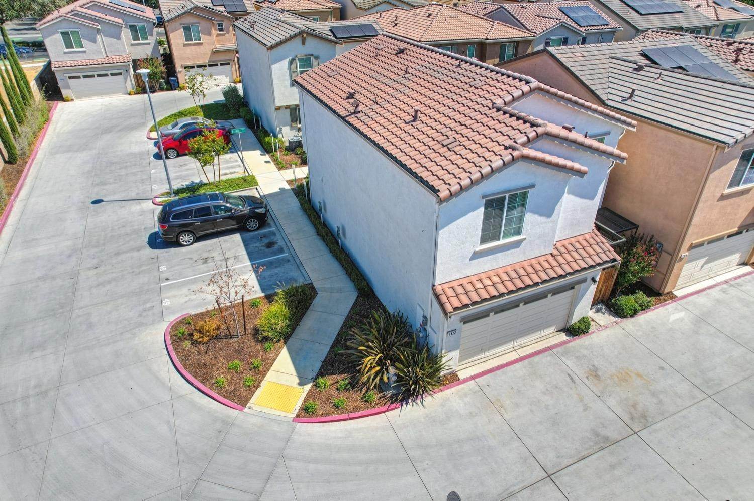 39. Single Family Homes for Active at 7822 Brizio Walk Sacramento, California 95823 United States
