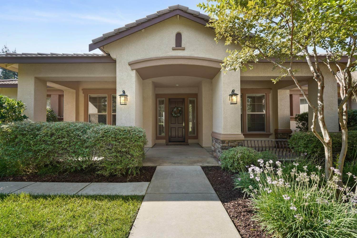 3. Single Family Homes por un Venta en 12800 Rimfire Drive Wilton, California 95693 Estados Unidos