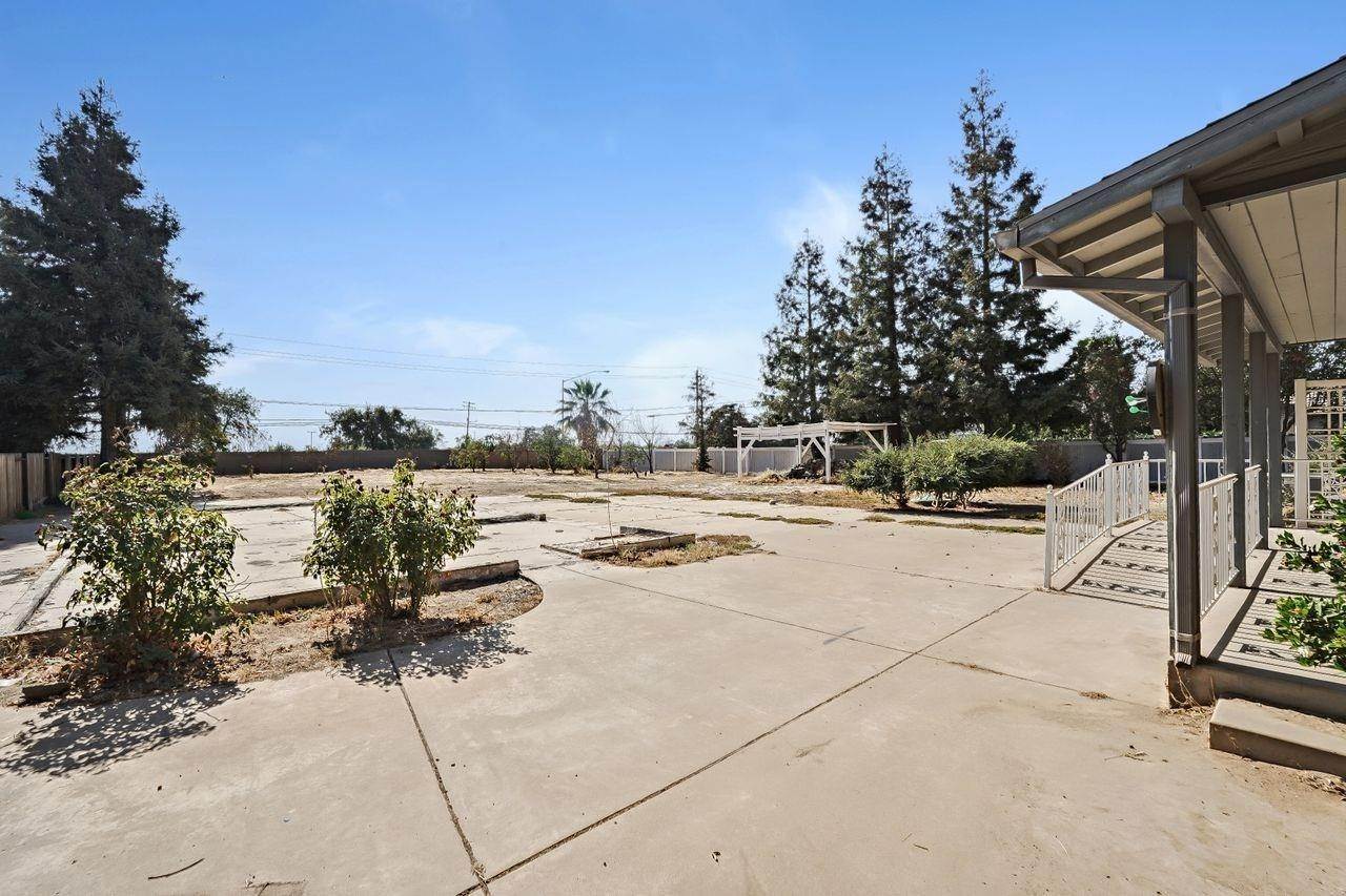 35. Single Family Homes for Active at 10300 Rio Sombra Court Oakdale, California 95361 United States