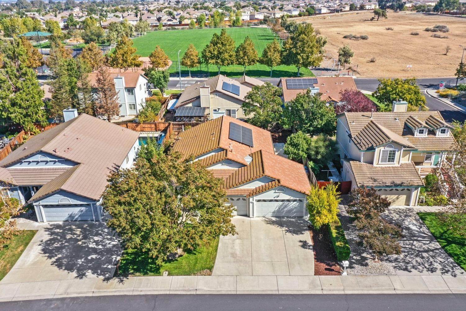 3. Single Family Homes for Active at 3948 Oak Grove Drive Oakley, California 94561 United States