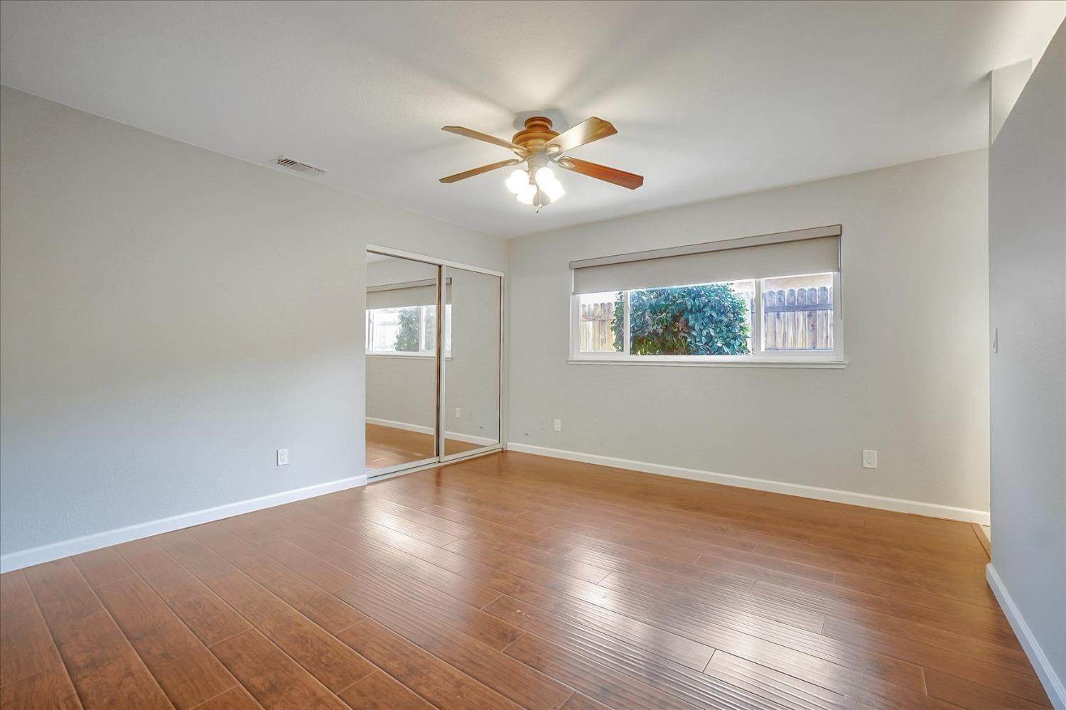 25. Single Family Homes for Active at 8220 Sunland Court Citrus Heights, California 95610 United States