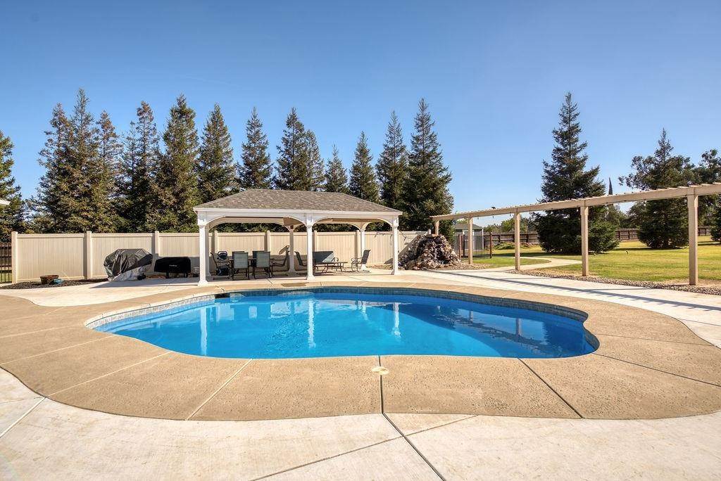 40. Single Family Homes for Active at 21544 Cherry Glen Court Linden, California 95236 United States
