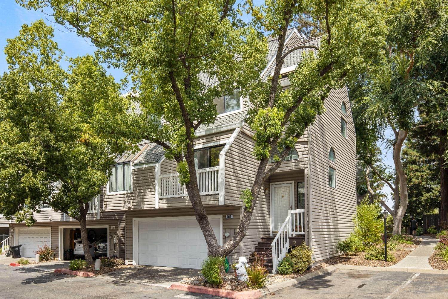 Townhouse for Active at 5416 Ventana Place Citrus Heights, California 95610 United States