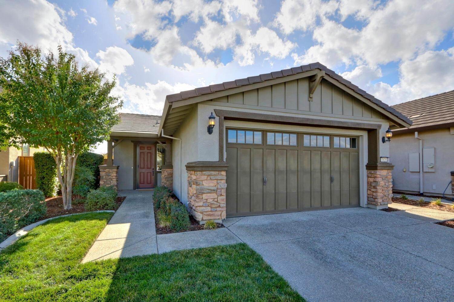 Single Family Homes por un Venta en 7828 Dearne Way Elk Grove, California 95757 Estados Unidos