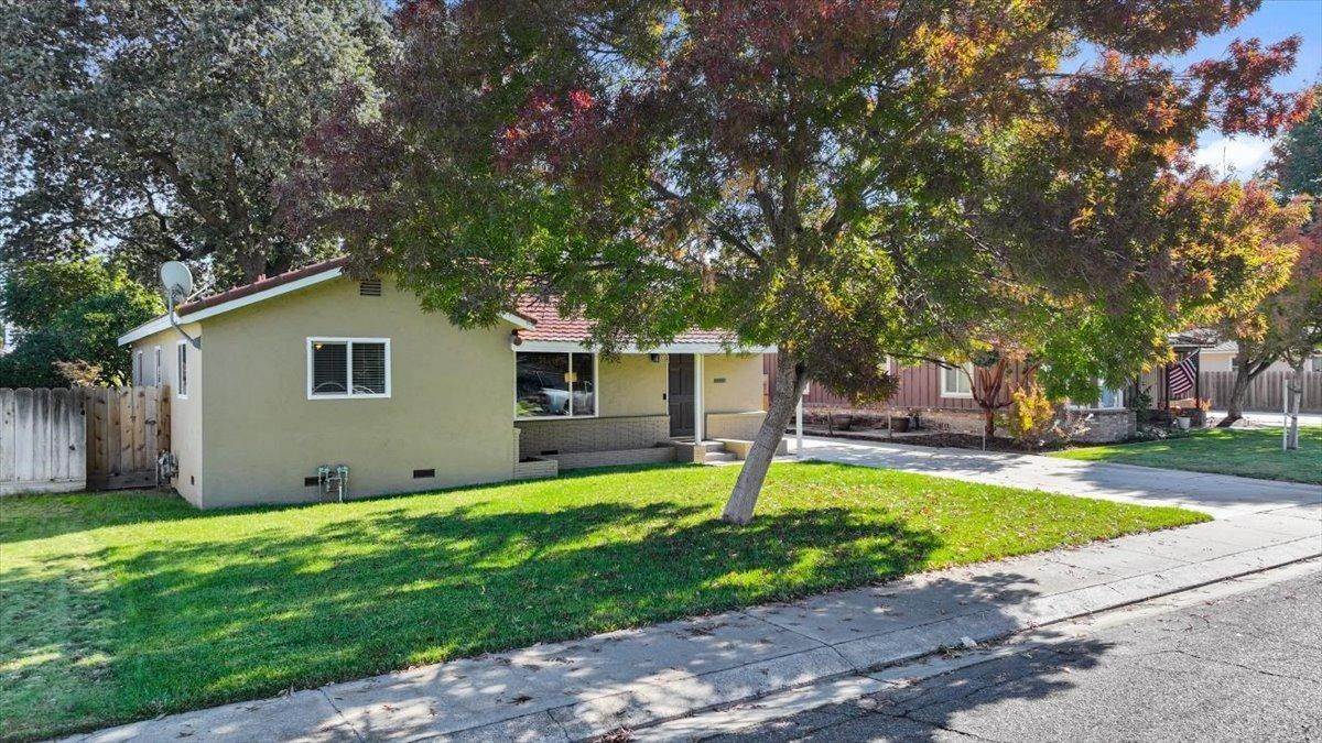 3. Single Family Homes for Active at 316 Linda Avenue Ripon, California 95366 United States