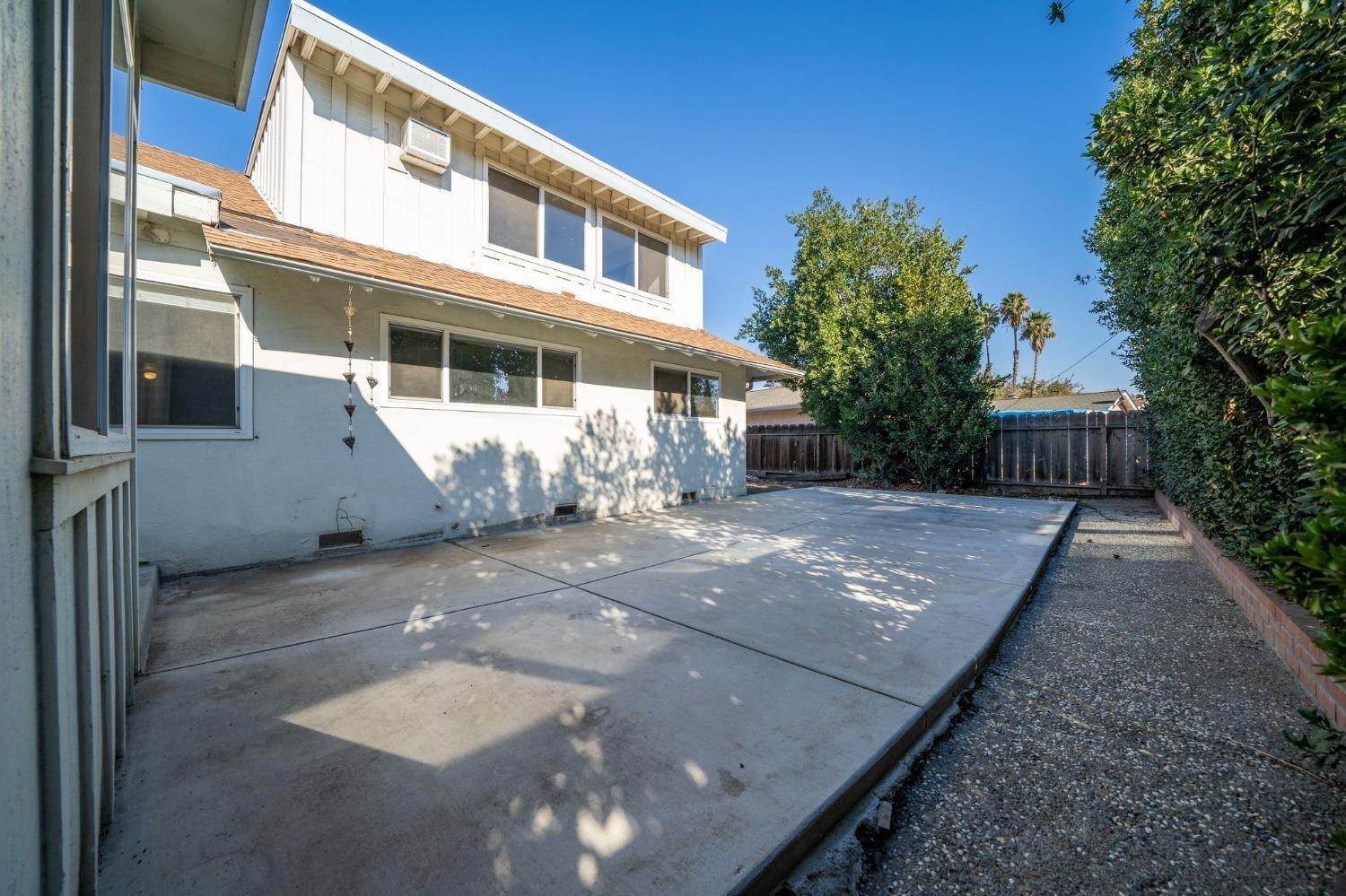 28. Single Family Homes for Active at 218 Granada Way Tracy, California 95376 United States