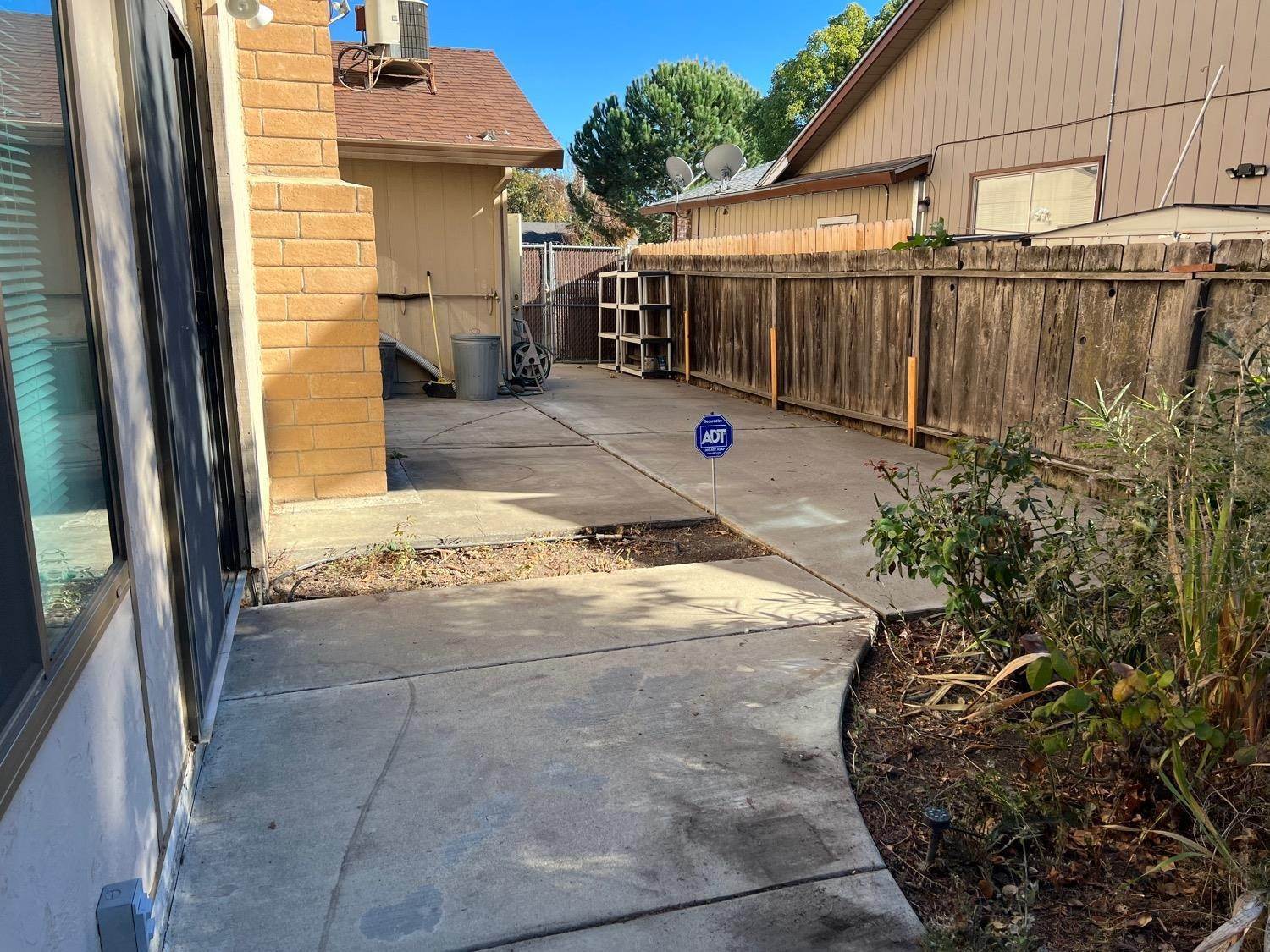 33. Single Family Homes for Active at 3743 Estate Drive Stockton, California 95209 United States