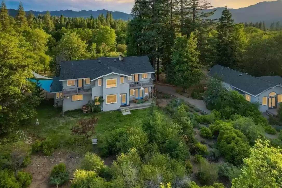 1. Single Family Homes for Active at 133 Madison Drive Mount Shasta, California 96067 United States