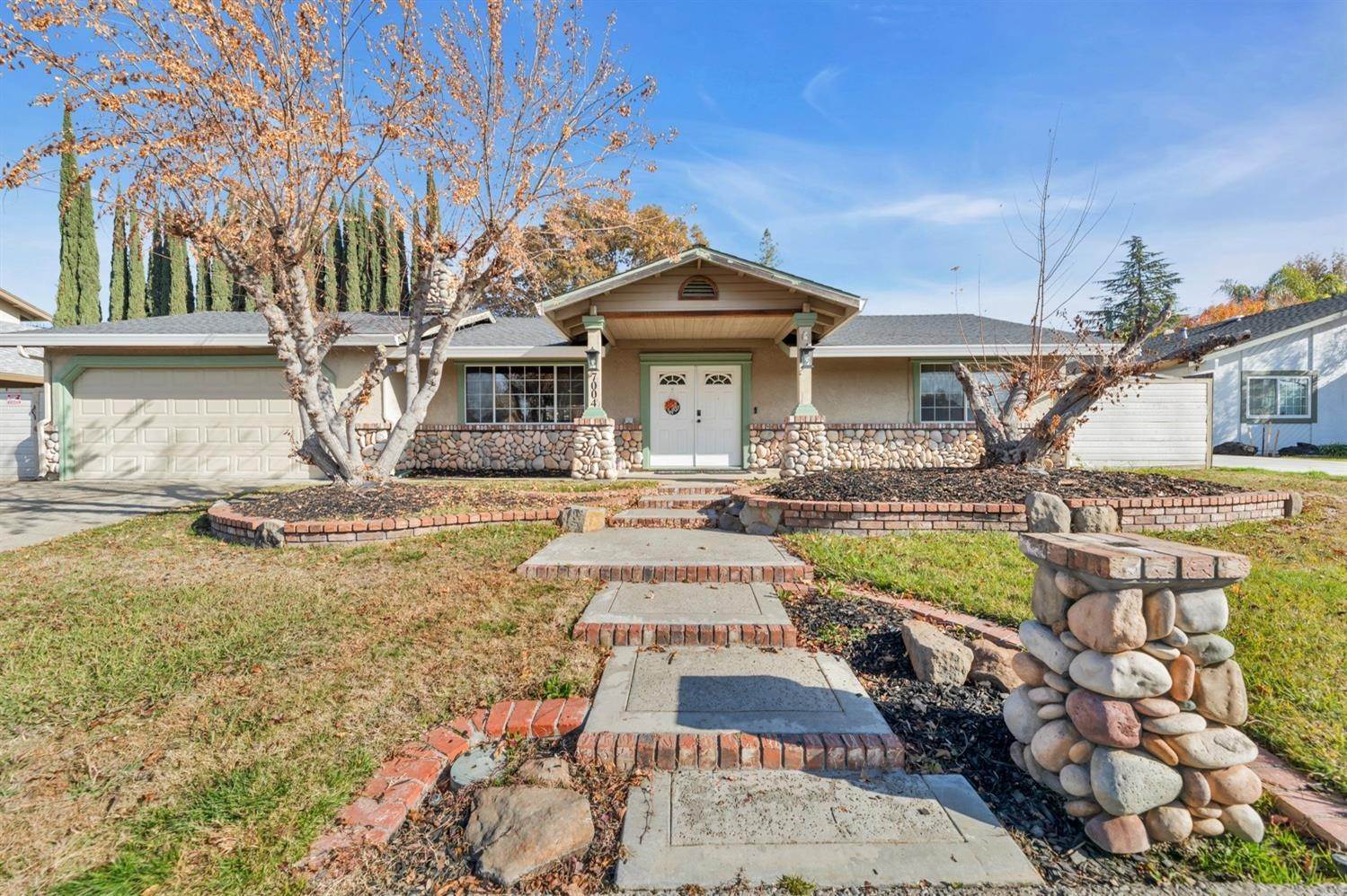 18. Single Family Homes for Active at 7004 Escallonia Drive Citrus Heights, California 95610 United States
