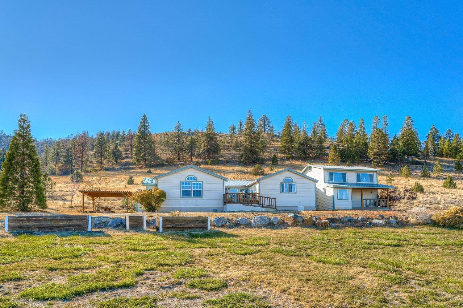Manufactured Home for Active at 22433 Old Hwy 99 Gazelle, California 96034 United States