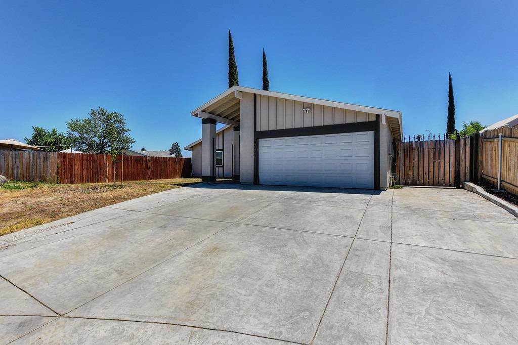 3. Single Family Homes for Active at 9009 Glen Alder Way Sacramento, California 95826 United States