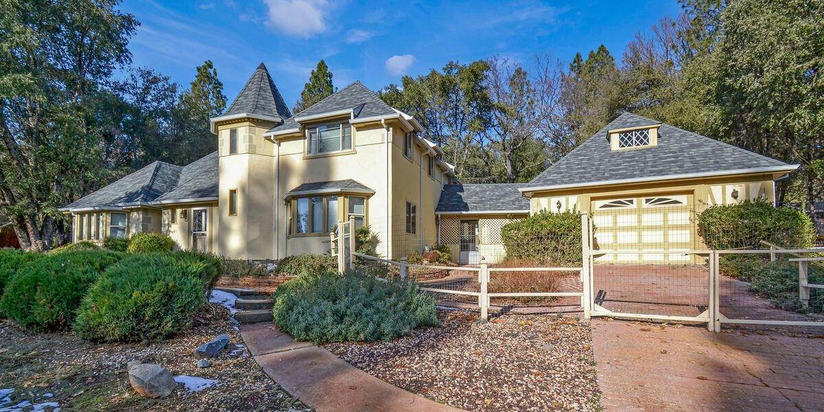 Single Family Homes 为 销售 在 23805 Red Corral Road Pioneer, 加利福尼亚州 95666 美国