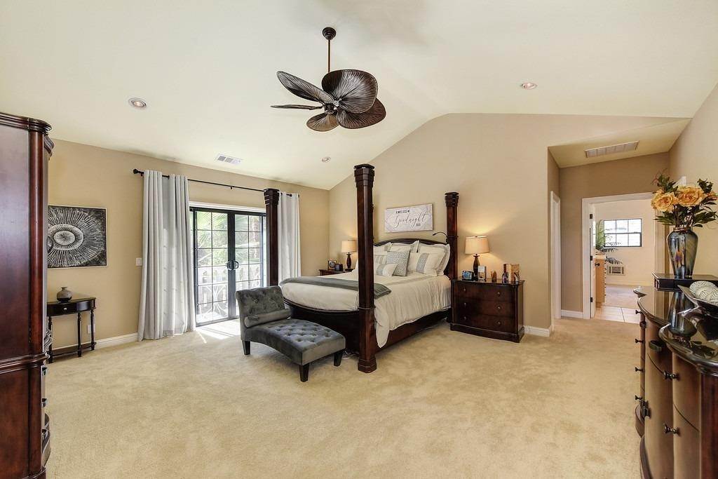 25. Single Family Homes for Active at 1044 Mariemont Avenue Sacramento, California 95864 United States