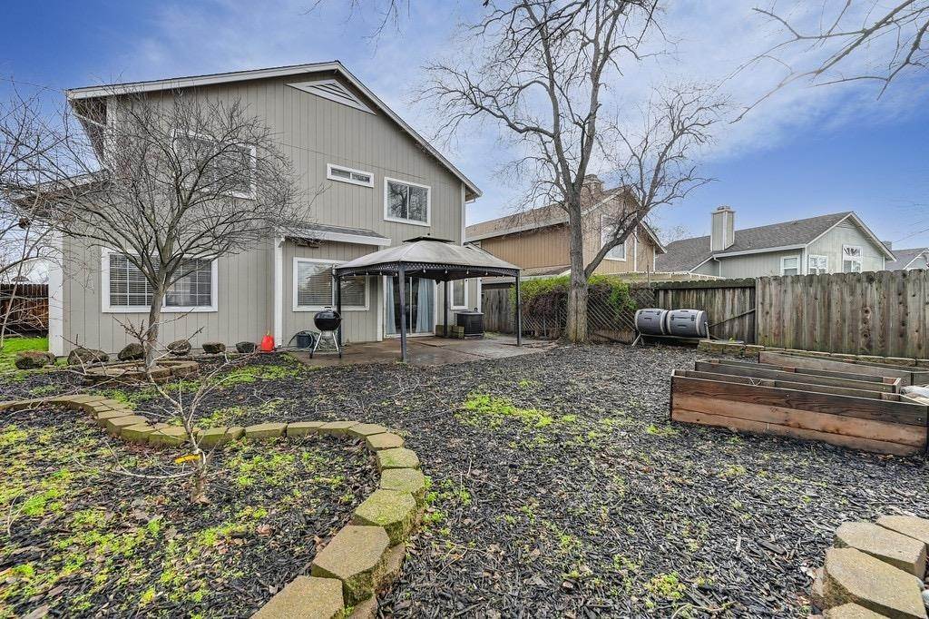 34. Single Family Homes for Active at 8424 Bramble Bush Circle Antelope, California 95843 United States