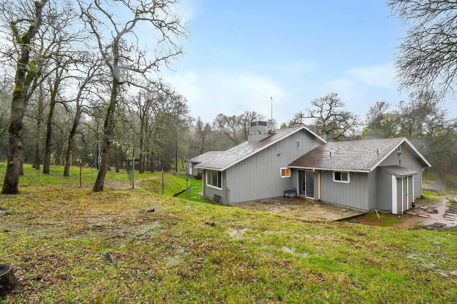 7. Single Family Homes for Active at 7209 Redhill Road Browns Valley, California 95918 United States