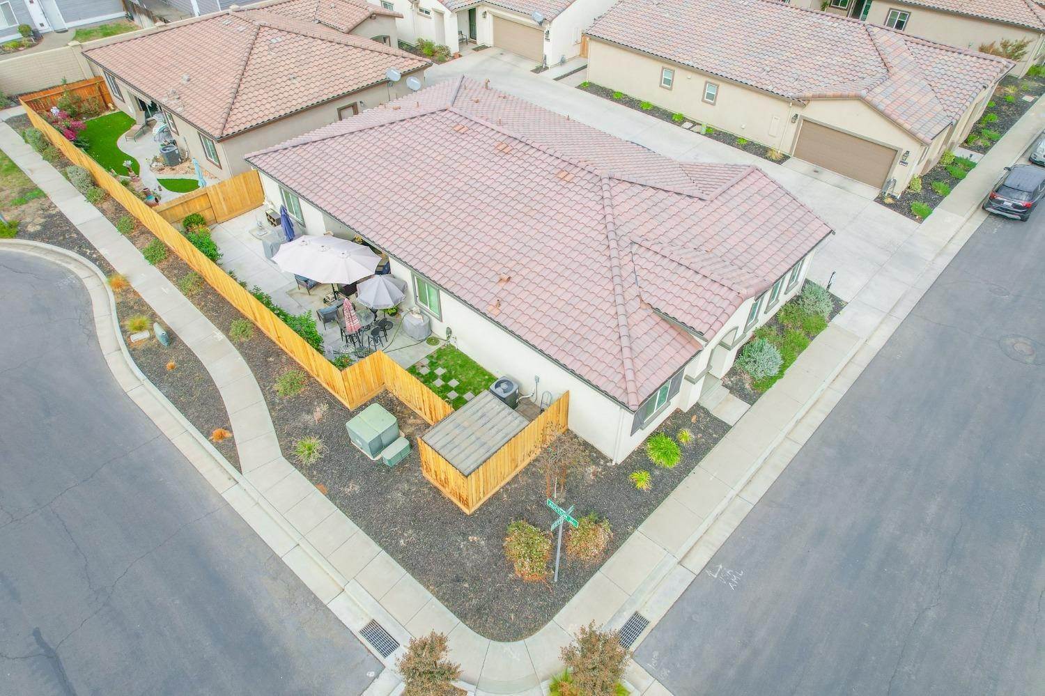 49. Single Family Homes for Active at 541 Betten Court Los Banos, California 93635 United States