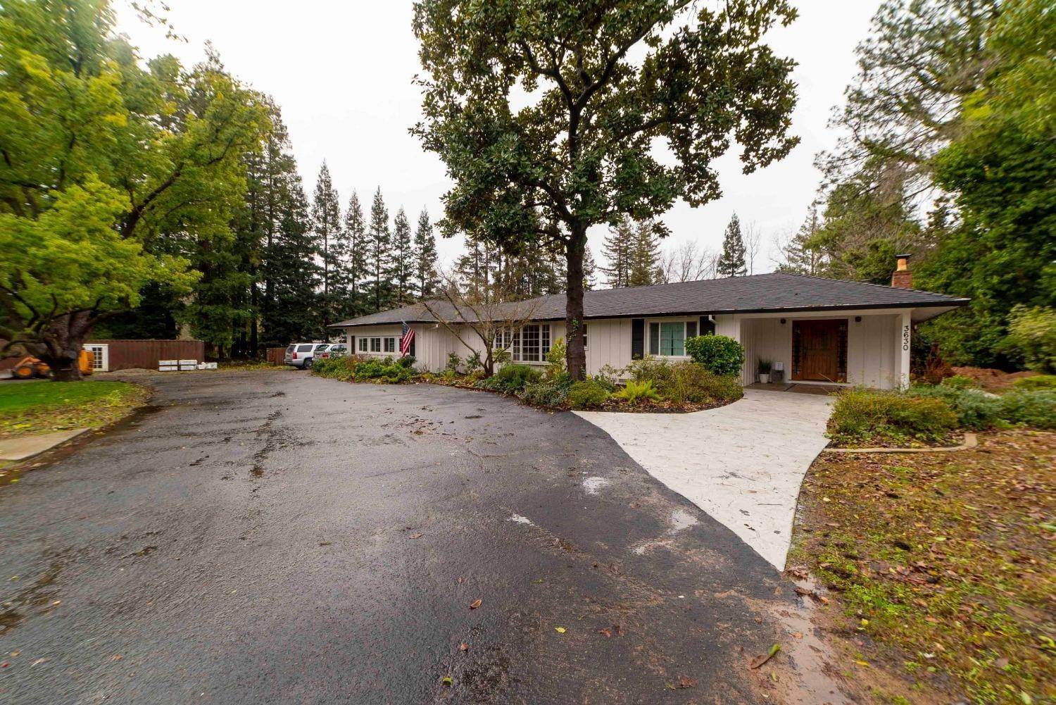 16. Single Family Homes for Active at 3630 Winding Creek Road Sacramento, California 95864 United States