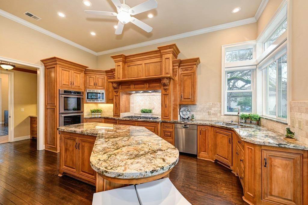 15. Single Family Homes for Active at 4022 Legend Drive Rocklin, California 95765 United States