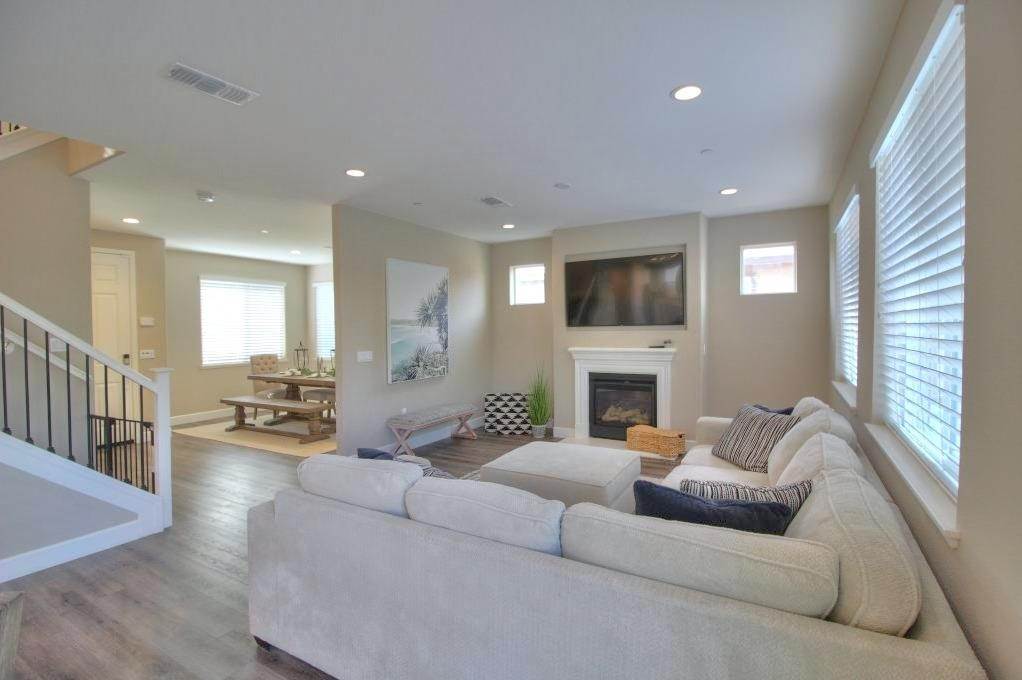 18. Single Family Homes for Active at 420 Diamond Peak Lane Oakley, California 94561 United States