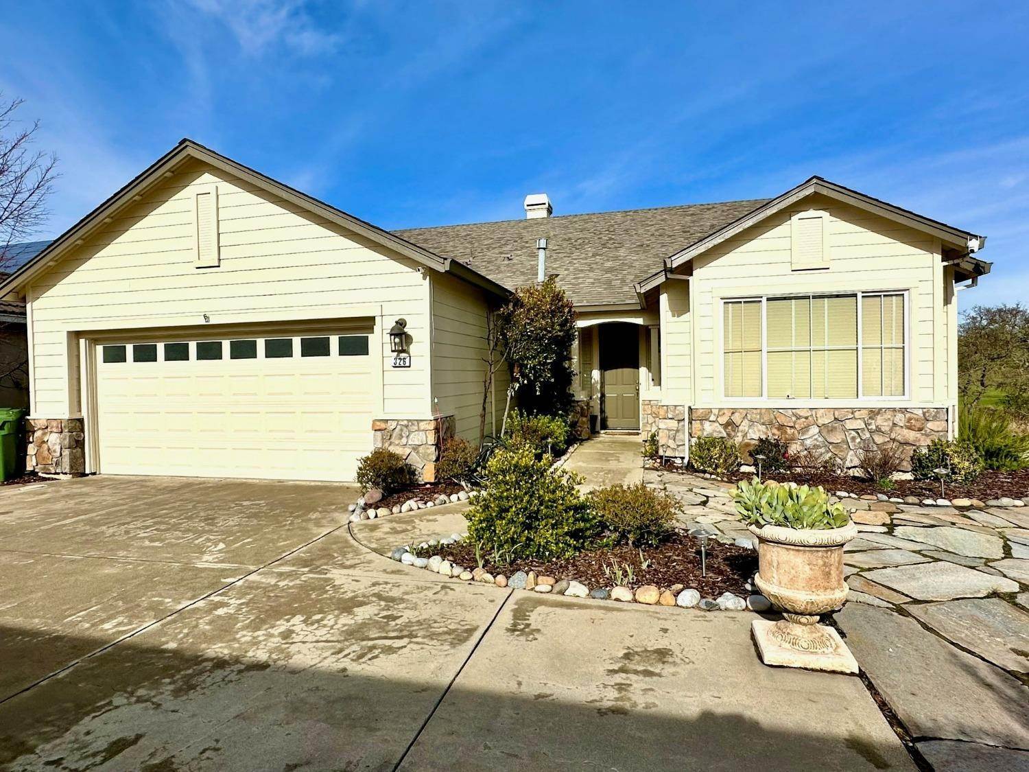 Single Family Homes 为 销售 在 326 Mitchell Lake Lane Copperopolis, 加利福尼亚州 95228 美国