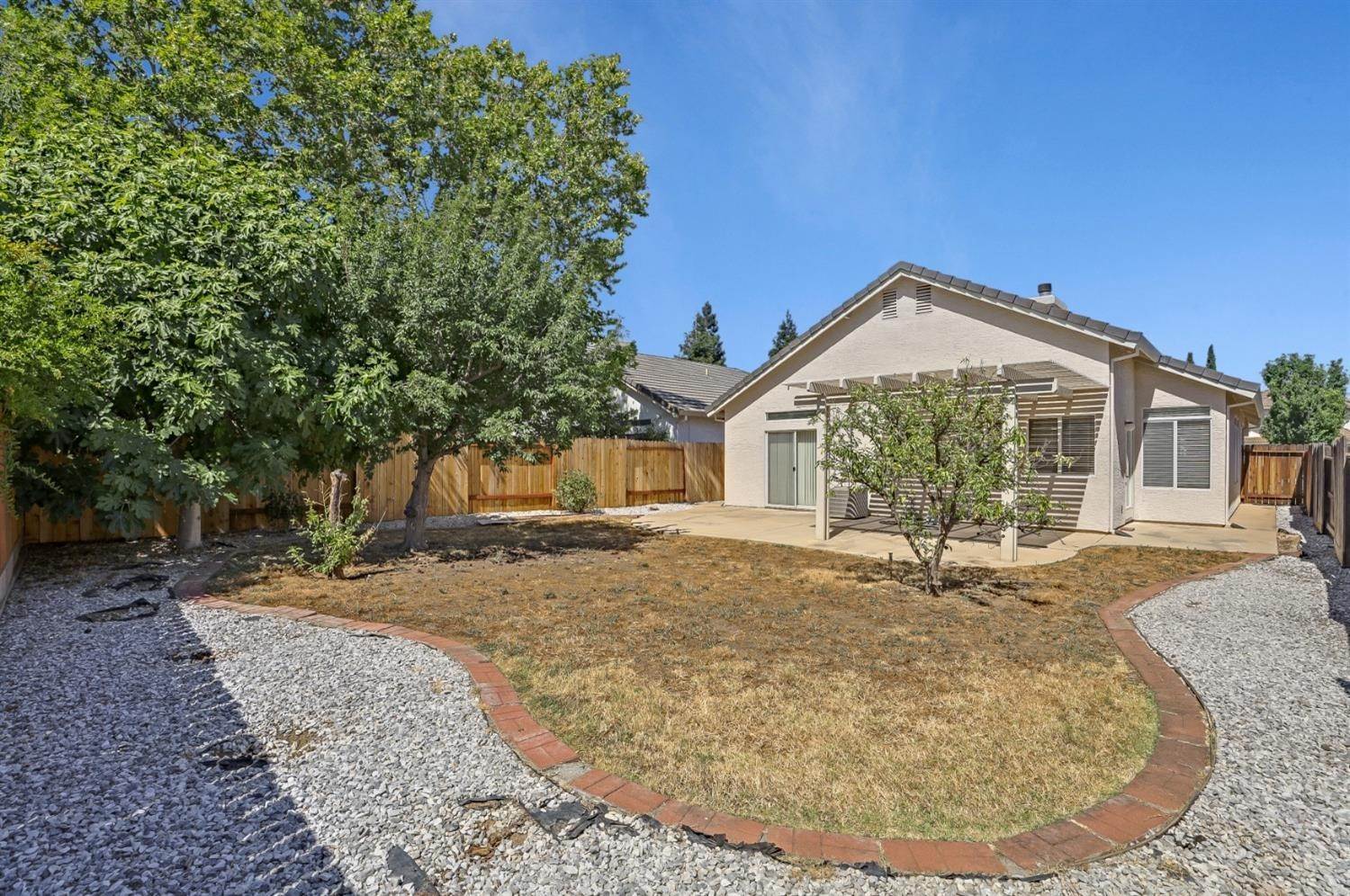 45. Single Family Homes for Active at 8716 Summer Pointe Drive Elk Grove, California 95624 United States