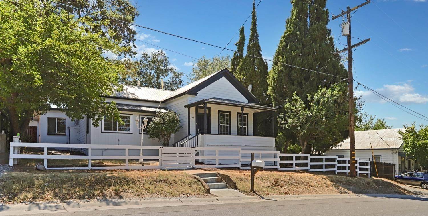 3. Single Family Homes for Active at 218 E Main Street Ione, California 95640 United States