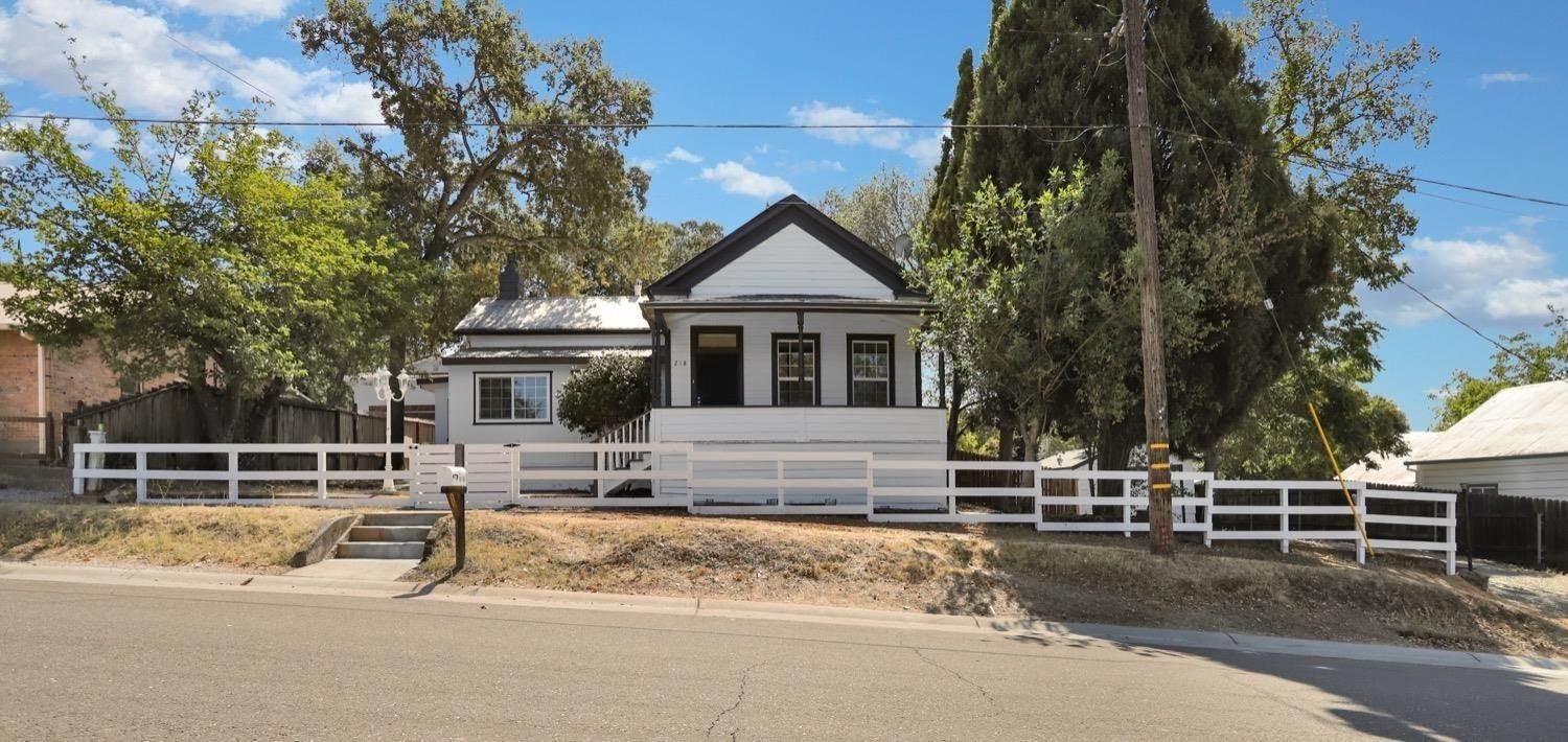 2. Single Family Homes for Active at 218 E Main Street Ione, California 95640 United States