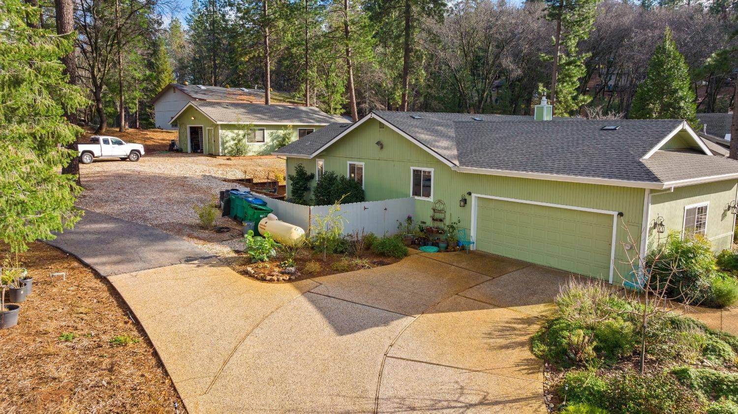 6. Single Family Homes for Active at 16967 Brandy Place Grass Valley, California 95949 United States