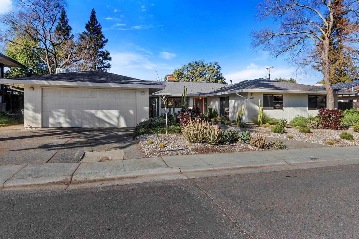 Single Family Homes for Active at 1607 Tamarack Lane Davis, California 95616 United States